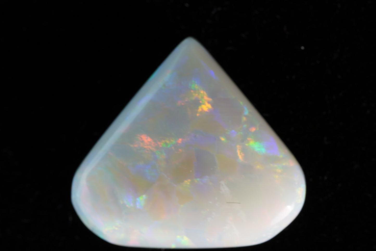 4.095 ct white opal 13.9 x 15.1 x 3.2mm