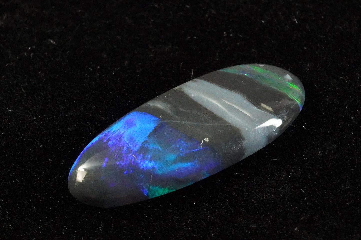 0.88 ct picture stone 14 x 5.7 x 1.2mm
