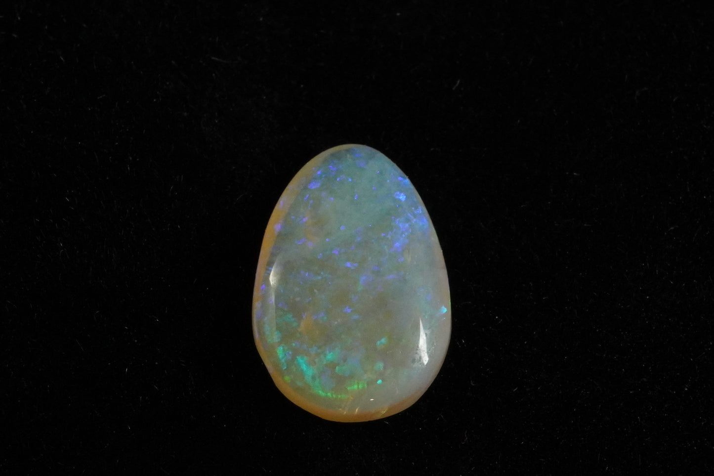 0.82 ct Crystal Opal 9.1 x 6.2 x 2.1 mm