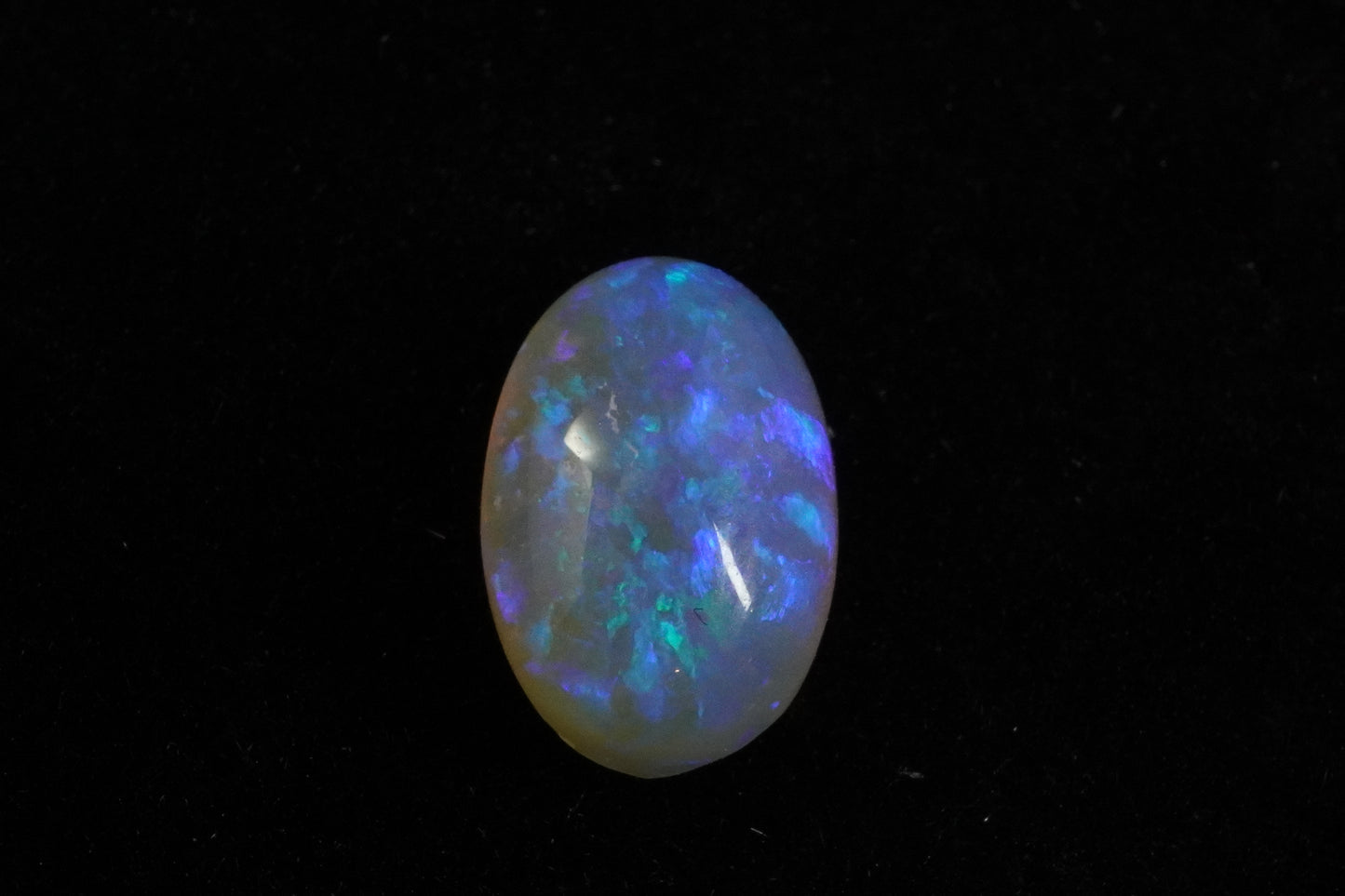 1.5 ct Crystal Opal 8.7 x 5.8 x 4.3 mm