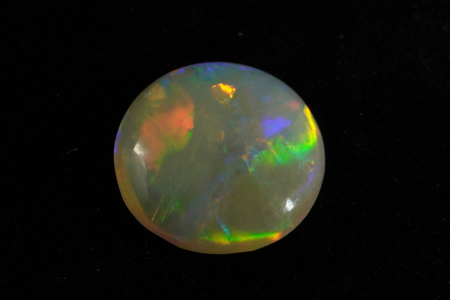 1.9 ct Crystal Opal 8.9 x 4.1mm
