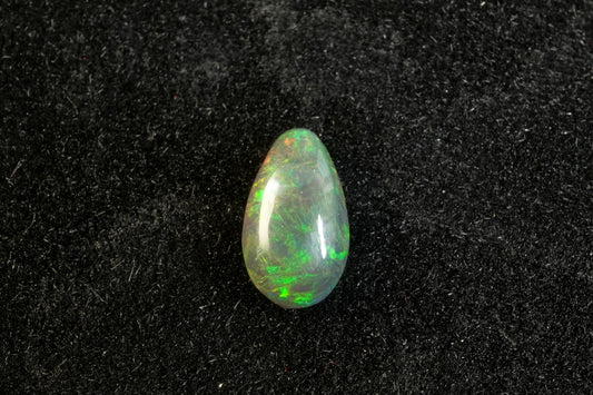 0.42 ct Dark Crystal 7.3 x 4.1 x 2.1 mm