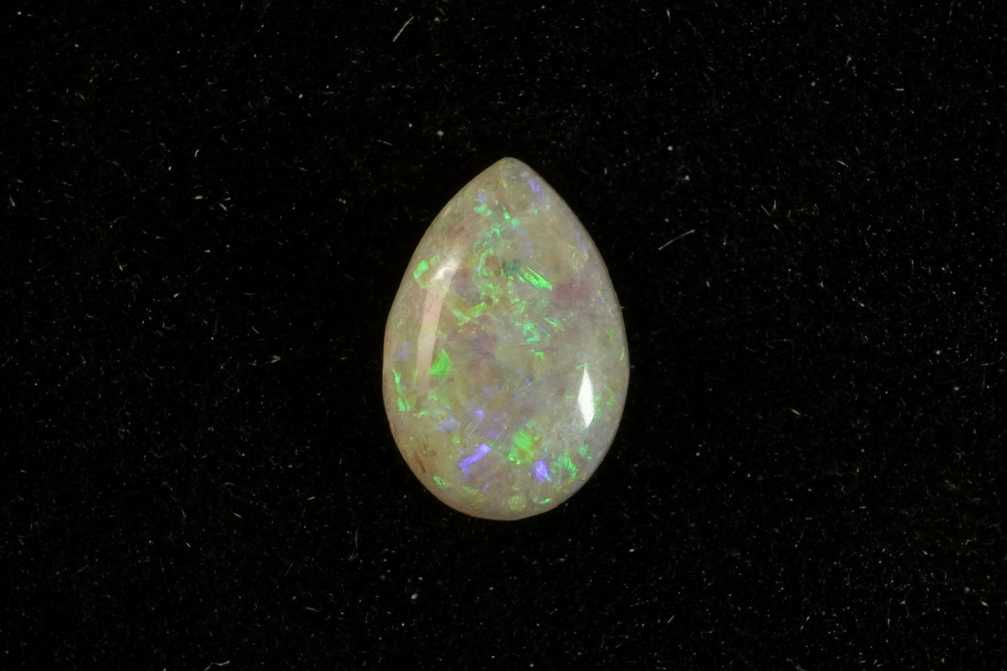 0.47 Ct White Opal 7.2 x 4.8 x 2.3 mm