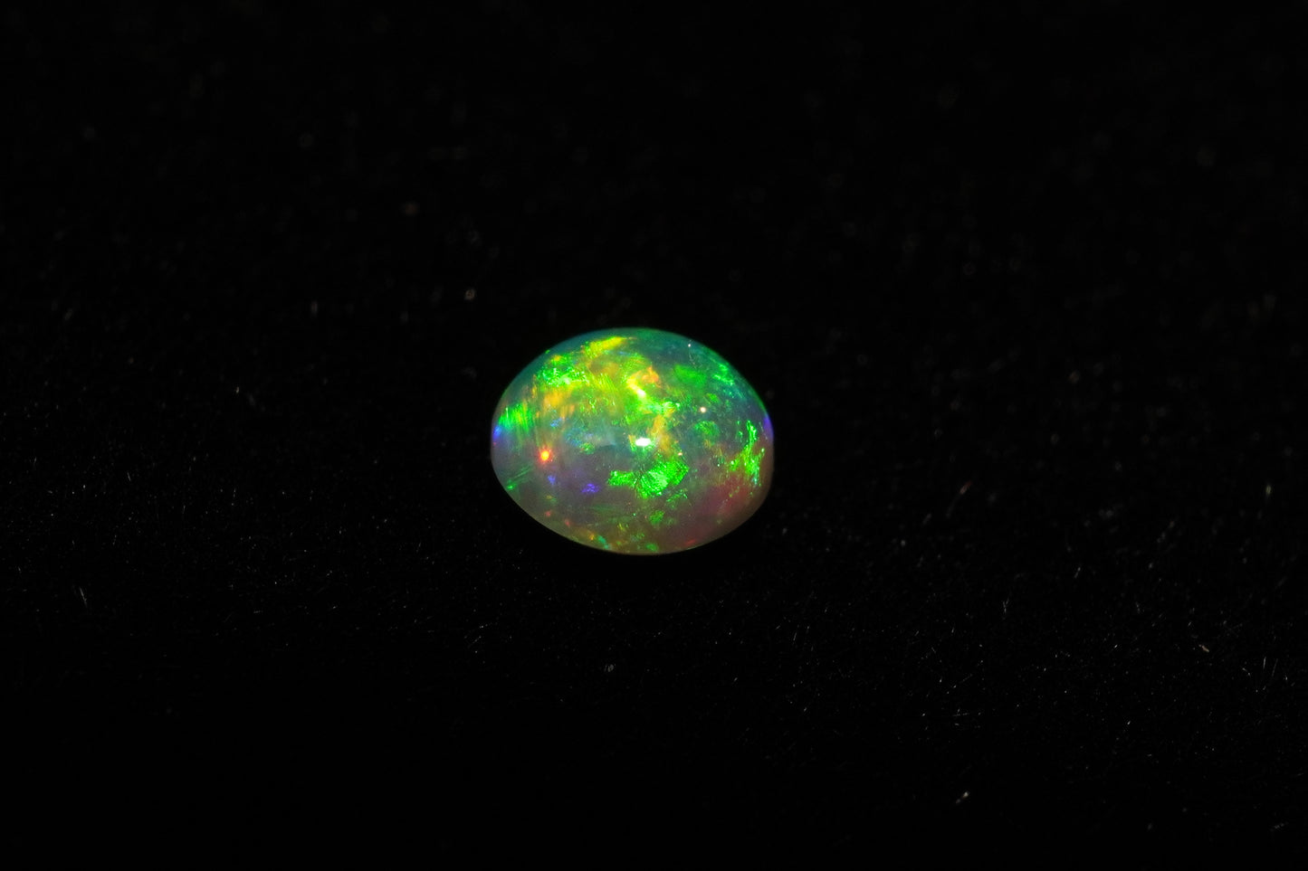 0.30 ct Crystal Opal 4.3 x 2.3 mm