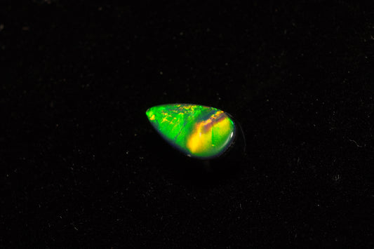 0.8 ct Doublet 8.3 x 4.6 x 3.1 mm