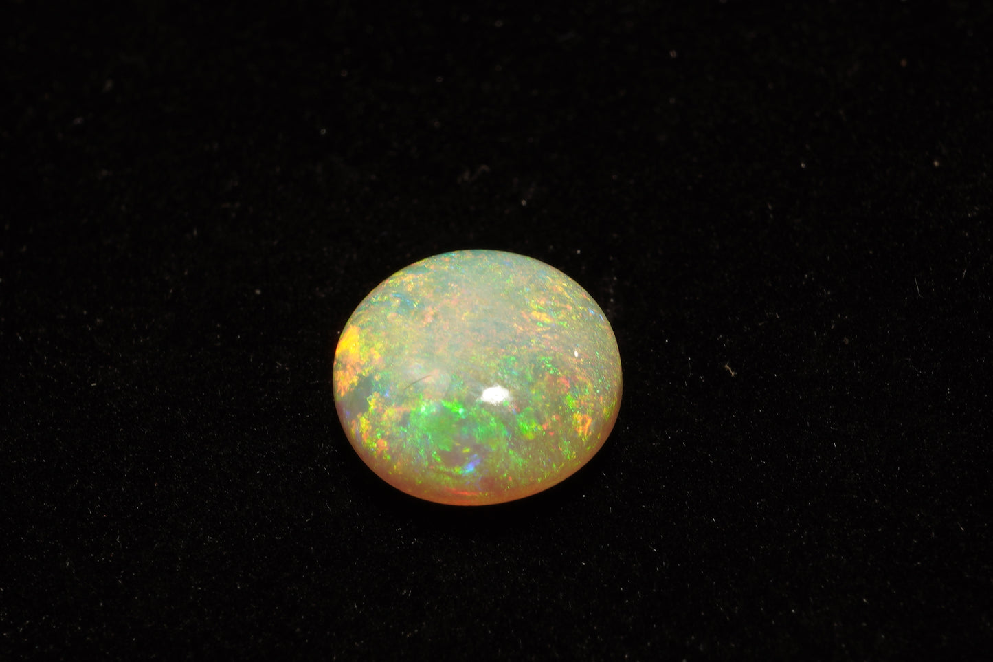 1.6 ct Crystal Opal 8.1 x 3.8 mm