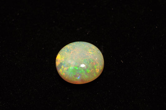 1.6 ct Crystal Opal 8.1 x 3.8 mm