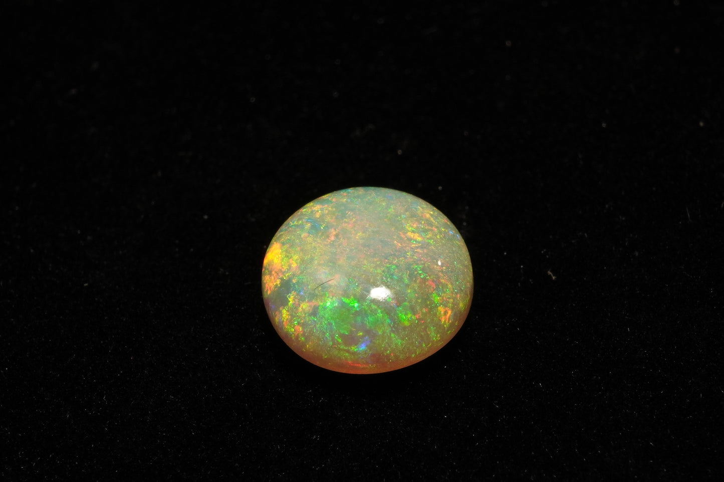 1.6 ct Crystal Opal 8.1 x 3.8 mm