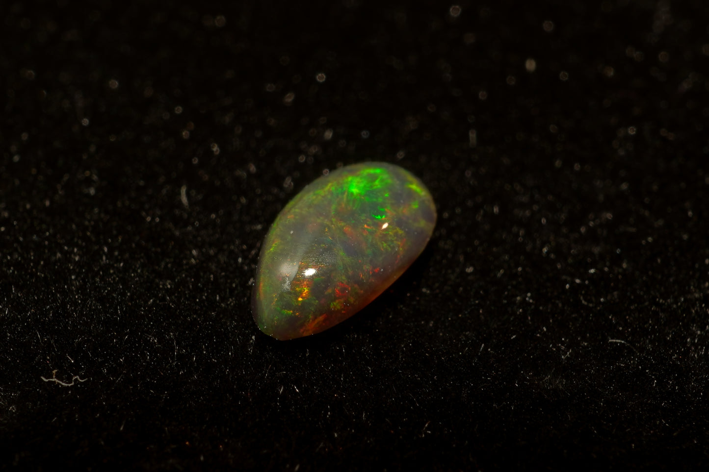 0.42 ct Dark Crystal 7.3 x 4.1 x 2.1 mm