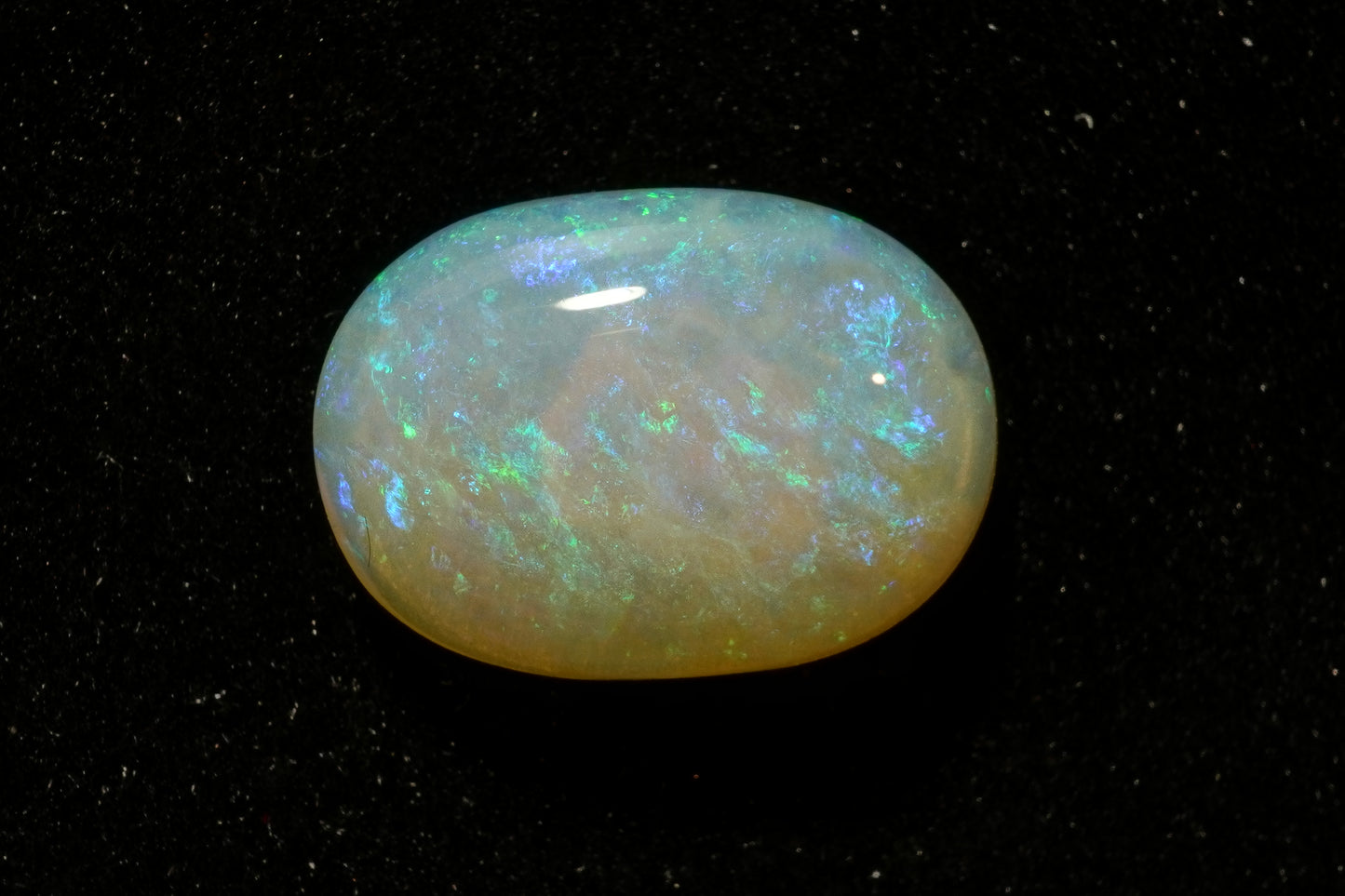 3.94 ct Crystal Opal 13.9 x 10 x 4 mm