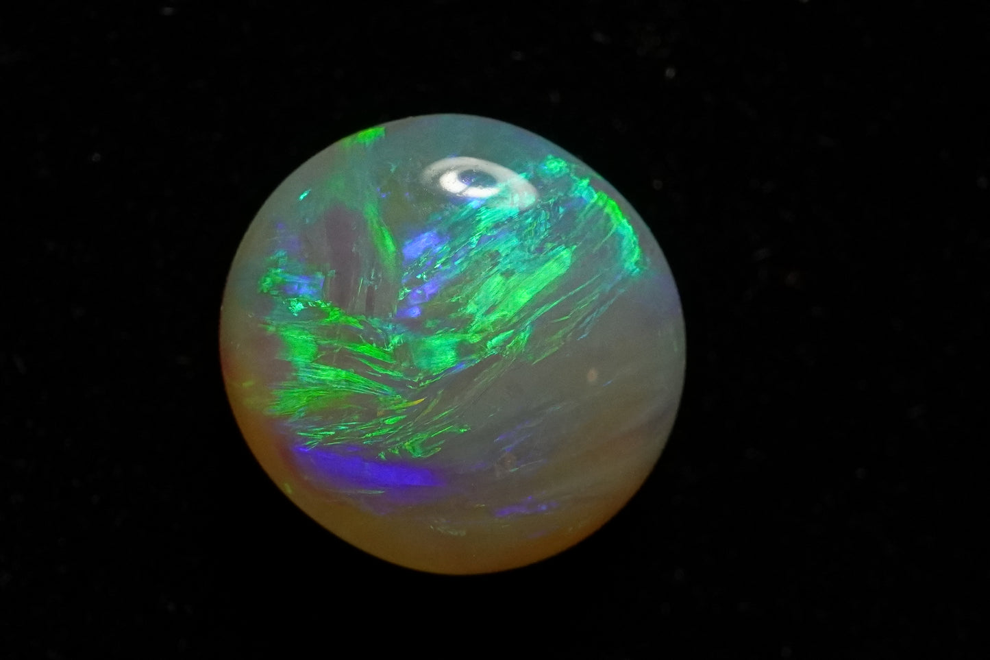 5.16 ct Crystal Opal 11.5 x 10.8 x 5.9 mm