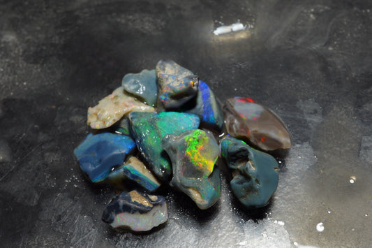 25 ct Lightning Ridge Small Gemmy Rough Opal Cutters